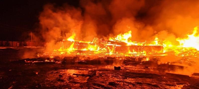 Фото Под Новосибирском сгорела база отдыха за 100 млн рублей 2